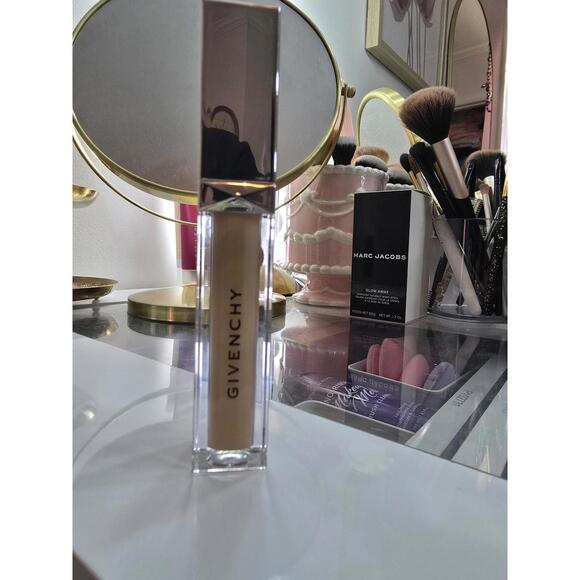Givenchy Concealer - Picture 1 of 2